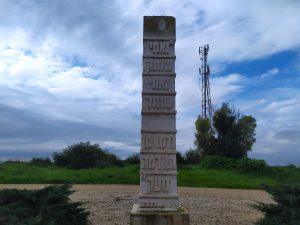 אנדרטה לזכר ההרוגים בפיגוע האוטובוס במצרים - 1990