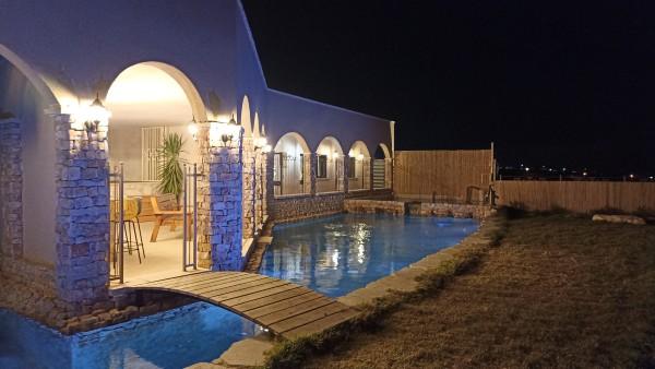 עין קשתות במיצד בחוץ