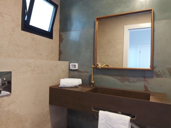 חדר רחצה זוגי עין קשתות מיצד