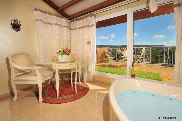 אל מול הנוף גרנות הגליל